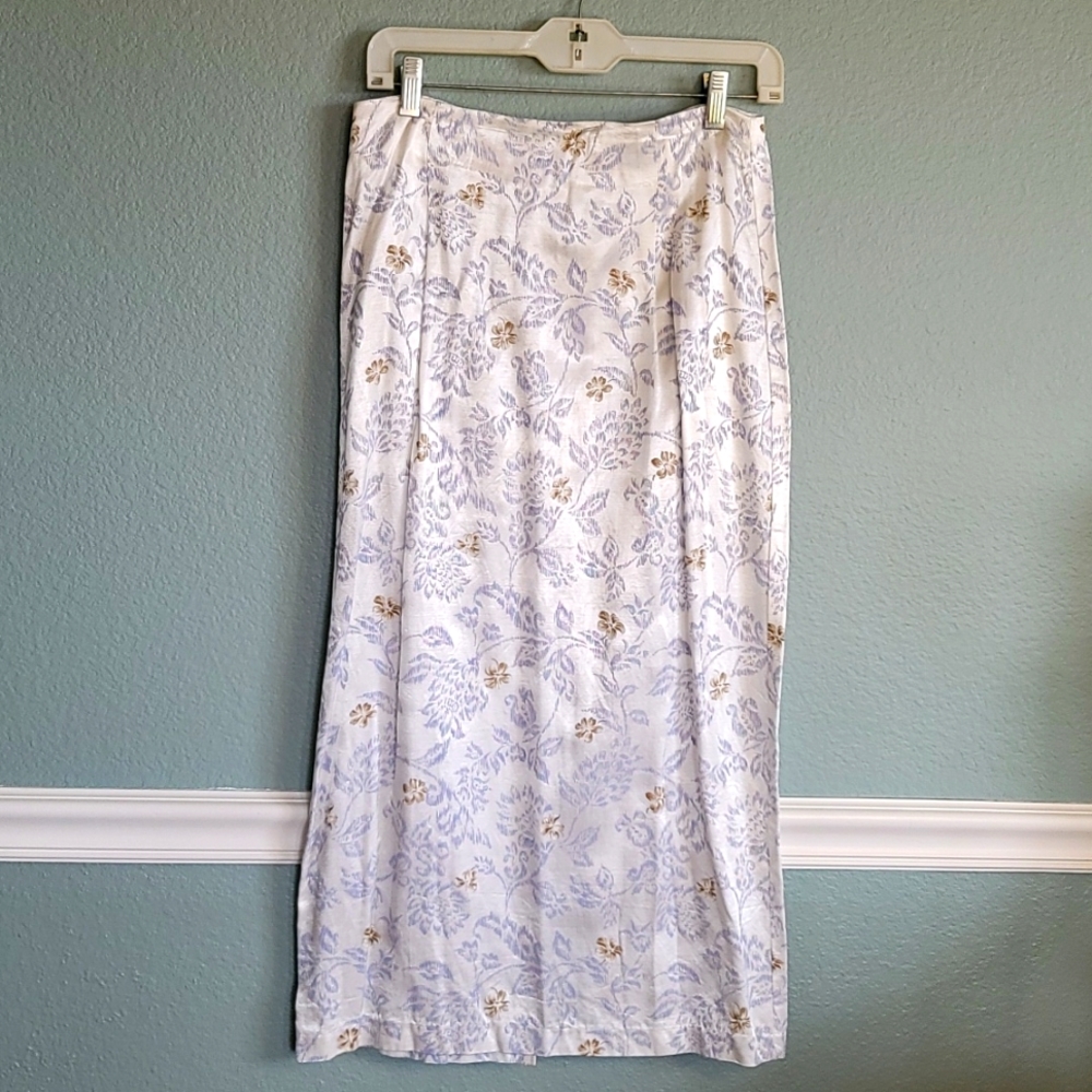 🤑 3 for $19 - Time Out Long White & Floral Skirt